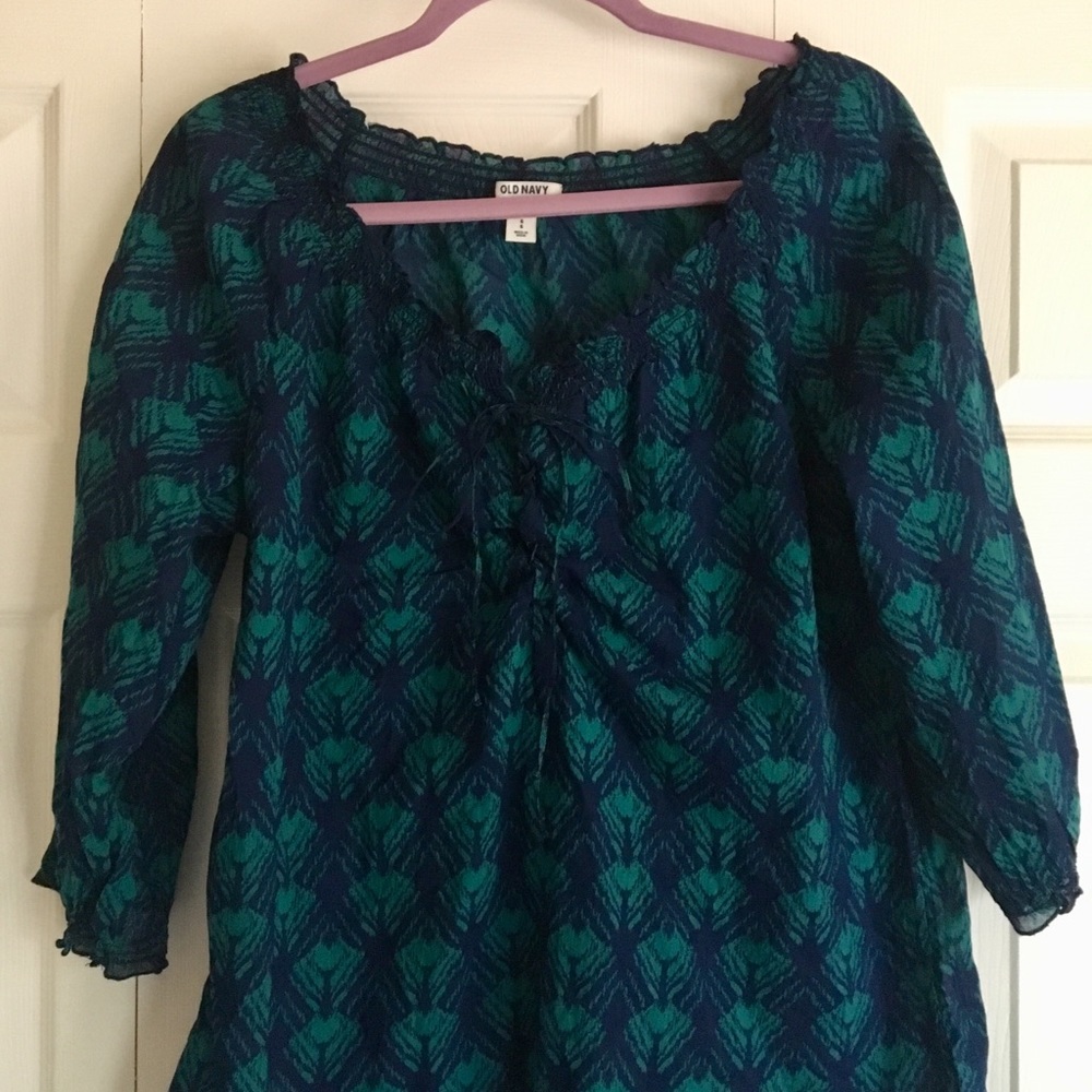 Old navy top - Picture 2 of 3